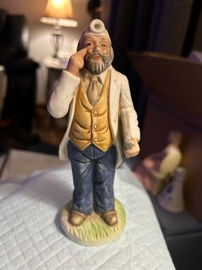 Vintage-Inspired White and Gold Doctor Figurine Home Art Statue